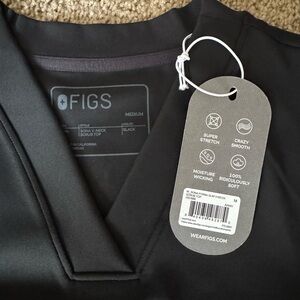Figs Jet Black V-Neck Scrub Top and pants. Brand new with tags